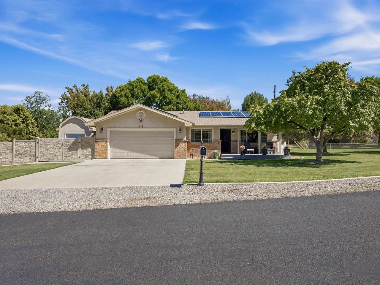 718 Hemlock Drive - Photo 1
