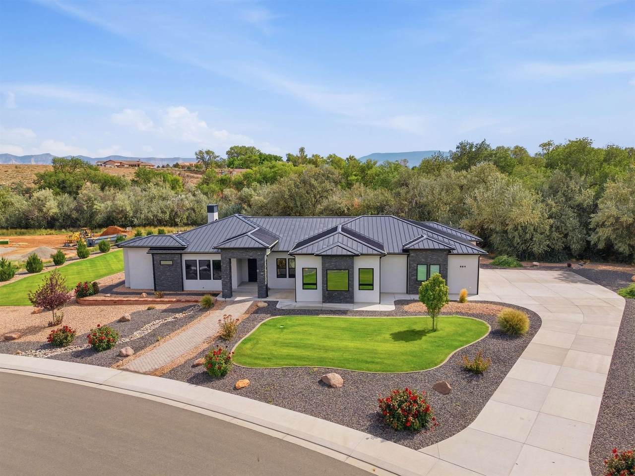 664 Ellen Drive - Photo 1