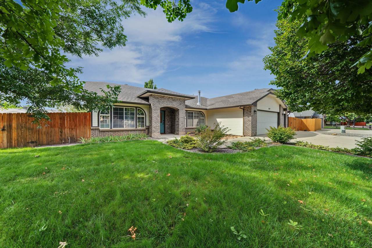 637 Silver Oak Drive - Photo 1