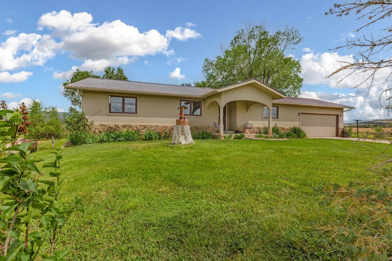 2094 Chipperfield Lane - Photo 1