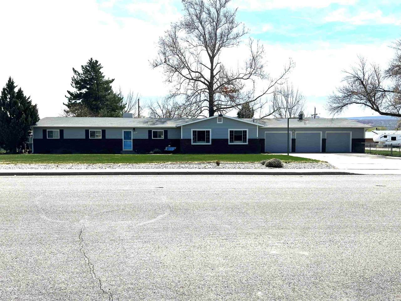 1016 Pabor Avenue - Photo 1