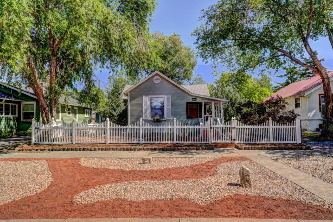 328 Gunnison Avenue - Photo 1