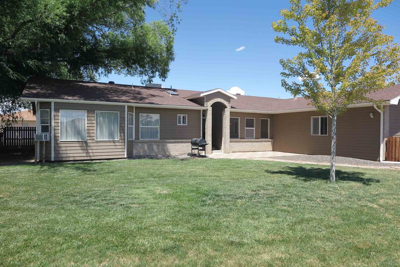 3095 Fairbanks Lane - Photo 1