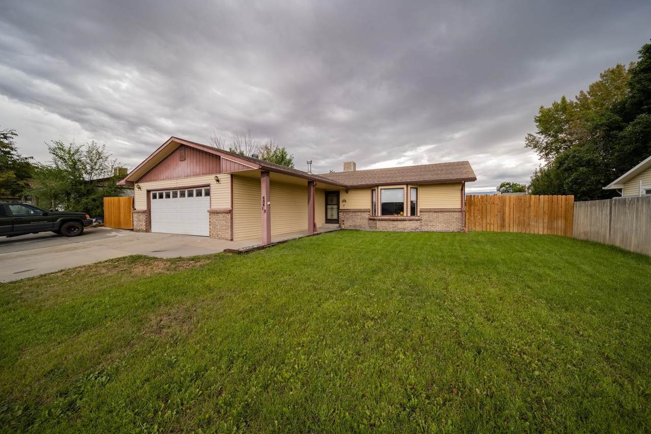 636 1/2 Broken Spoke Road - Photo 1