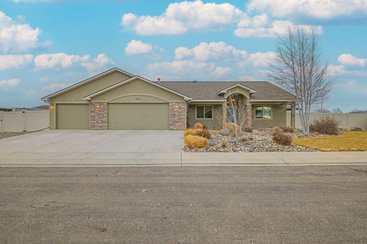 1745 Powis Lane - Photo 1