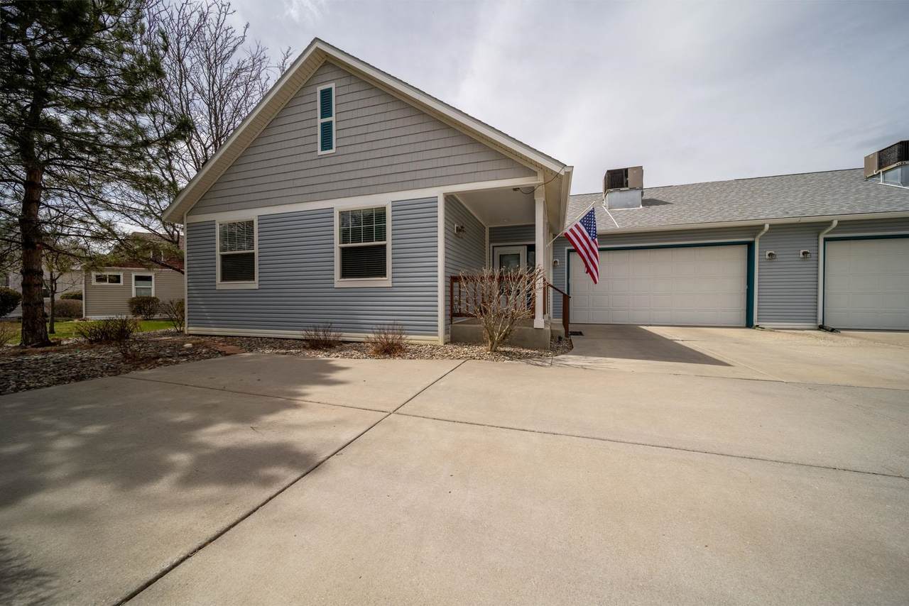 1120 Primrose Lane - Photo 1
