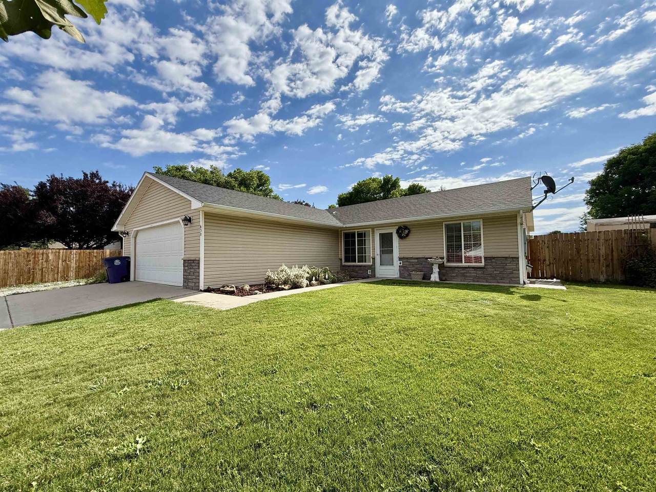 630 Round Table Road - Photo 1