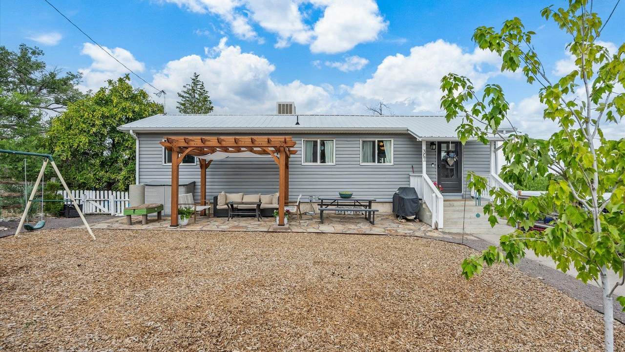 407 Dressell Drive - Photo 1