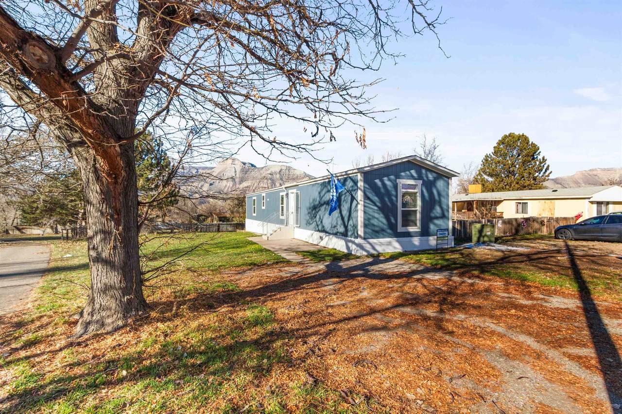 124 Carson Circle - Photo 1