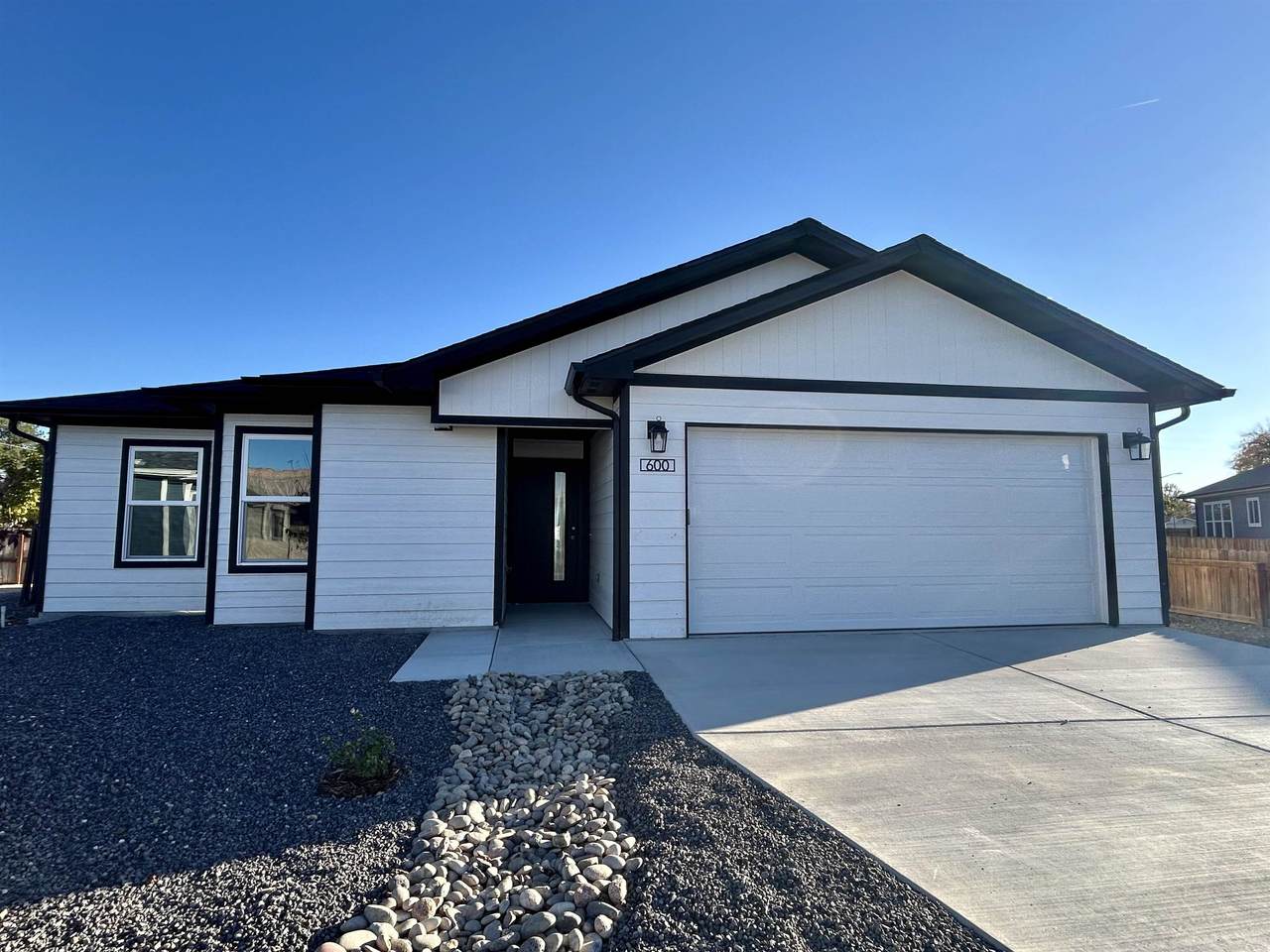 600 Sky Court - Photo 1