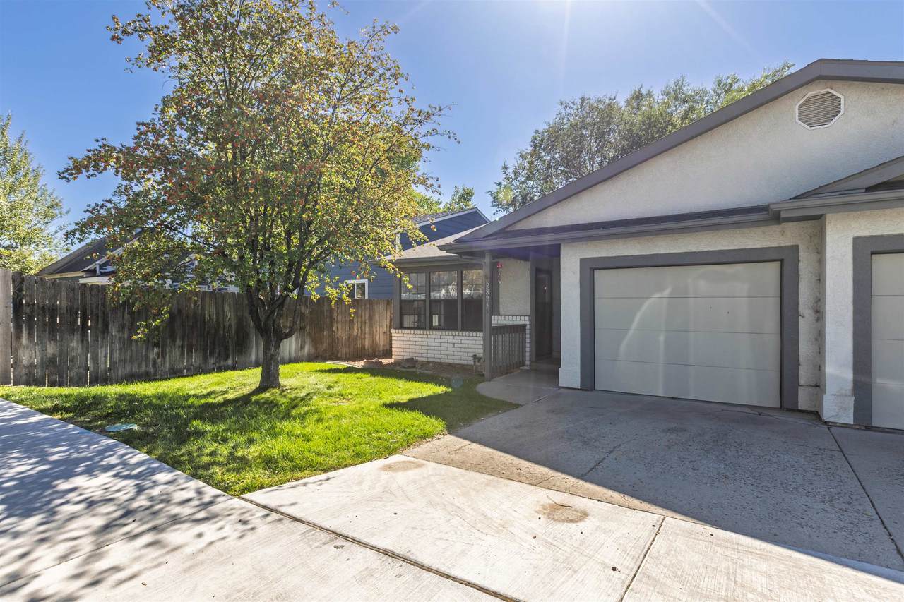 2823 1/2 Elm Avenue - Photo 1