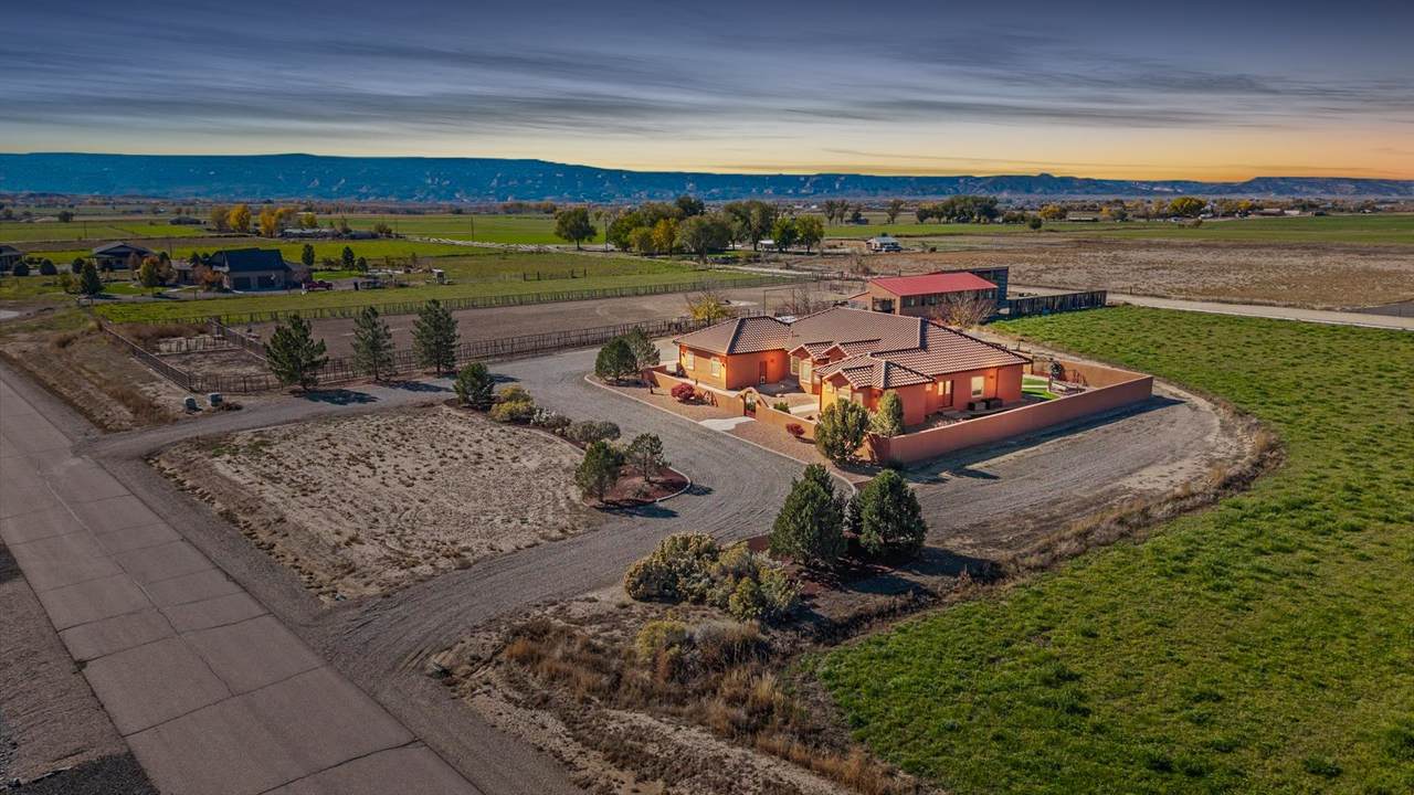 1633 Campfire Court - Photo 1