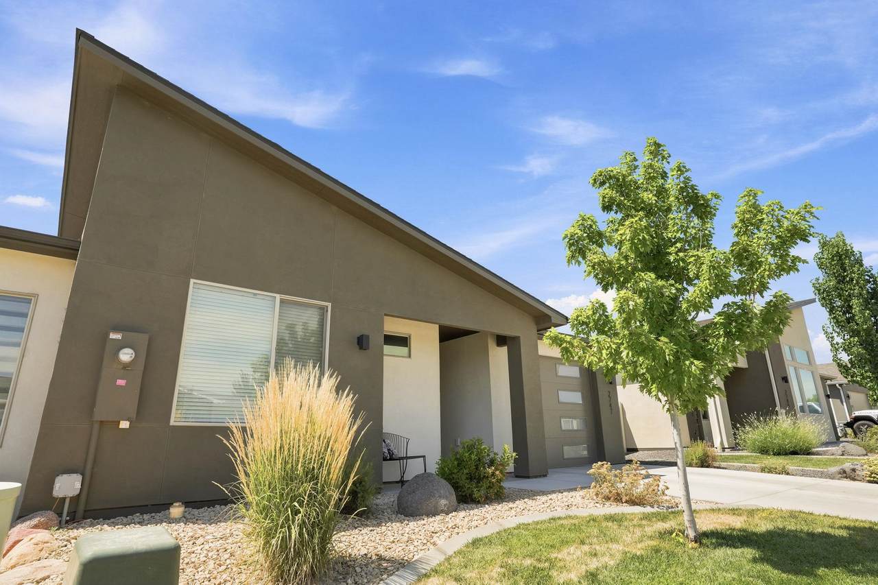 2747 Eclipse Avenue - Photo 1