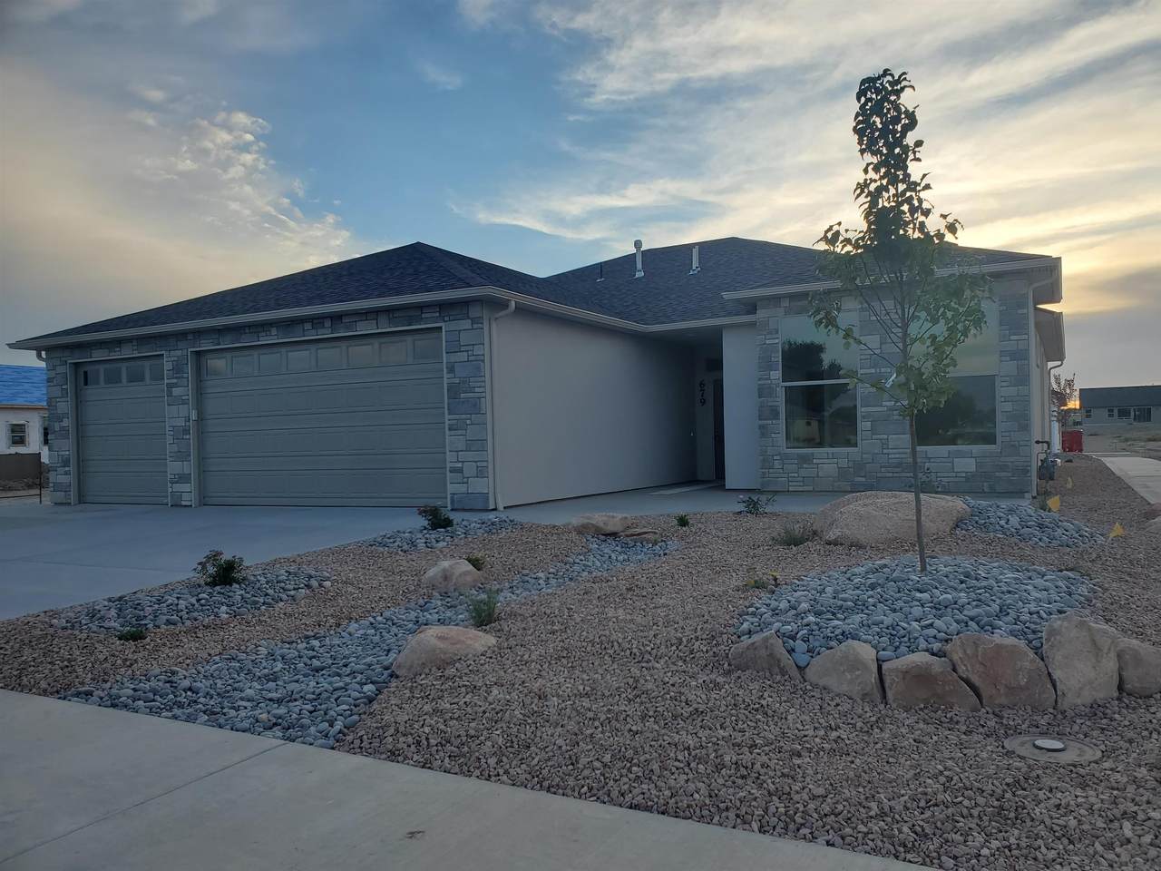 679 Strathearn Drive - Photo 1