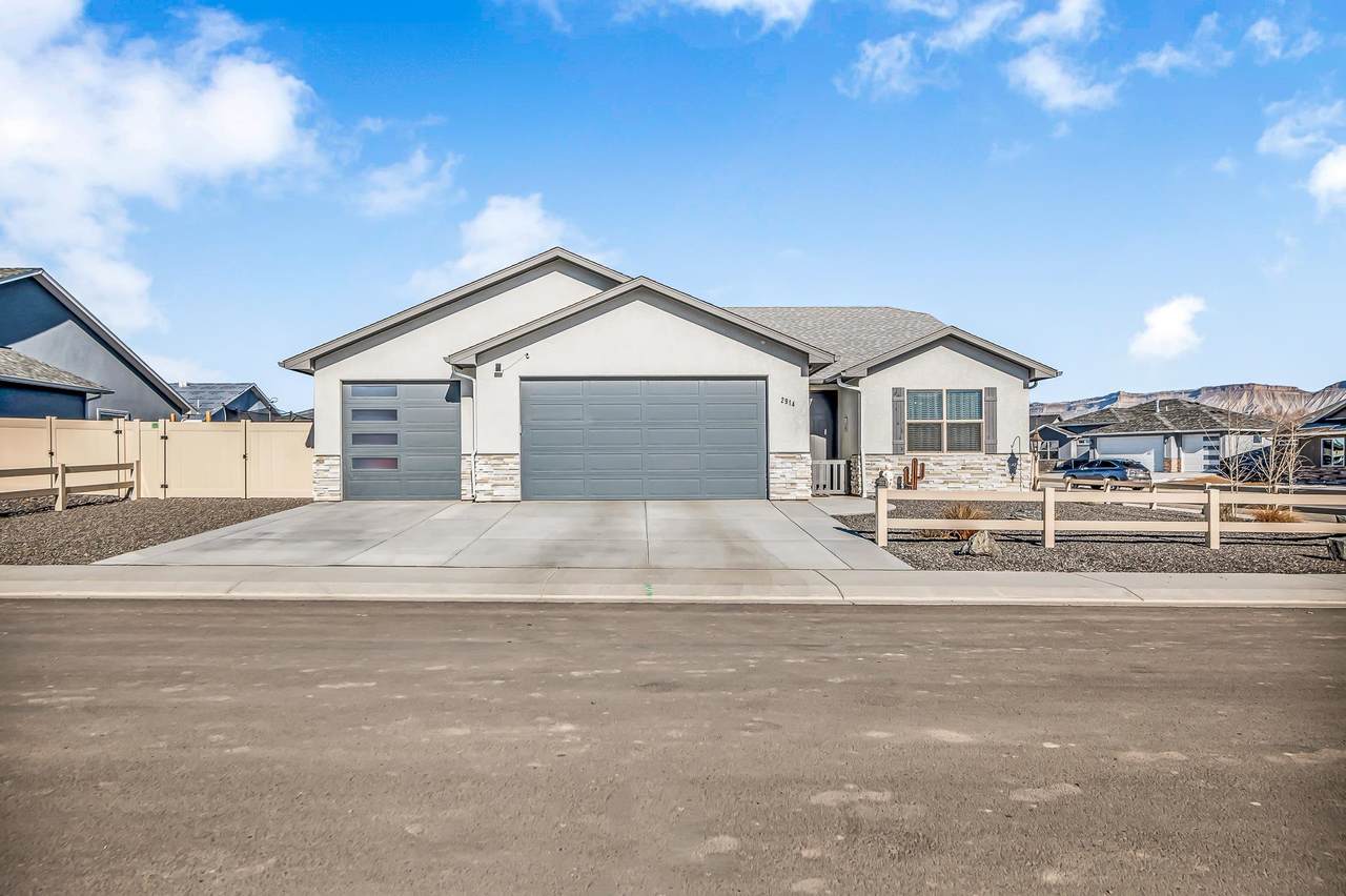 2914 Arabesque Drive - Photo 1