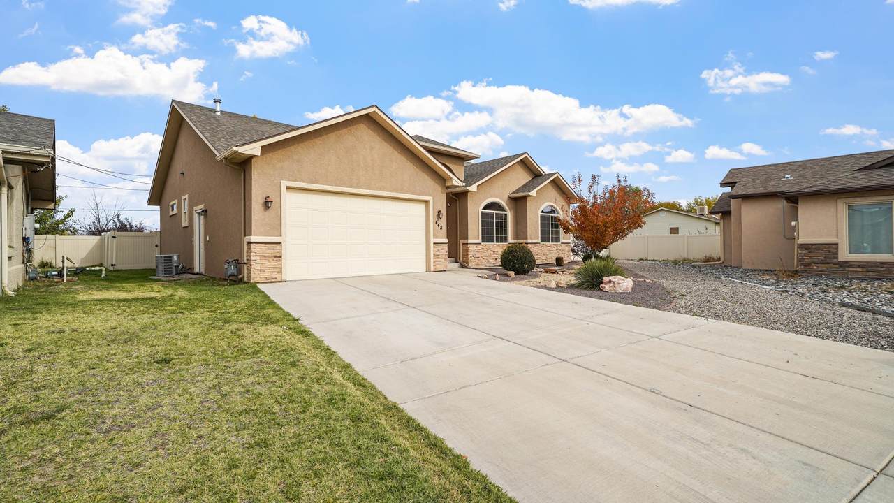 448 Donogal Drive - Photo 1