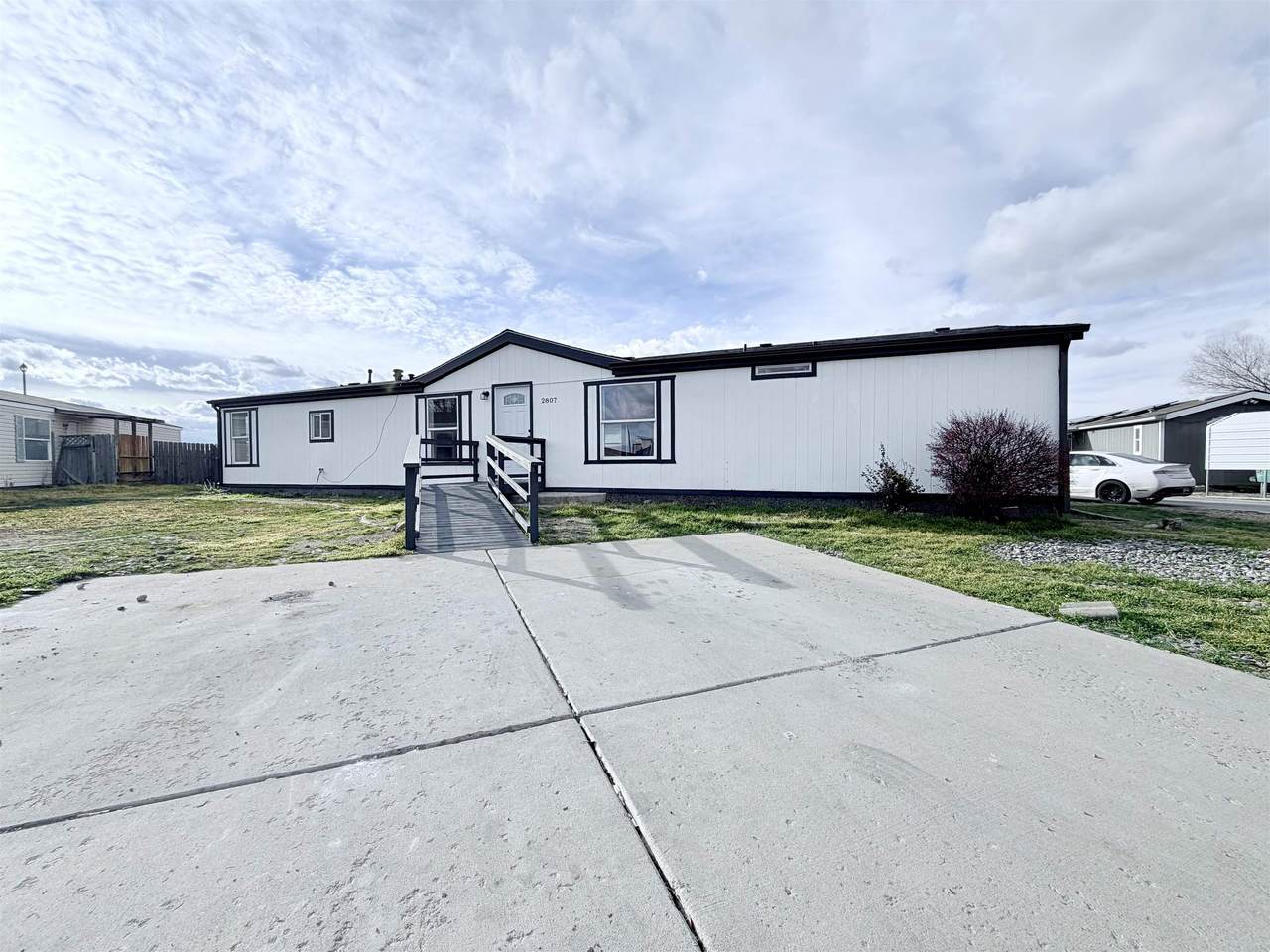 2807 Niagara Circle - Photo 1