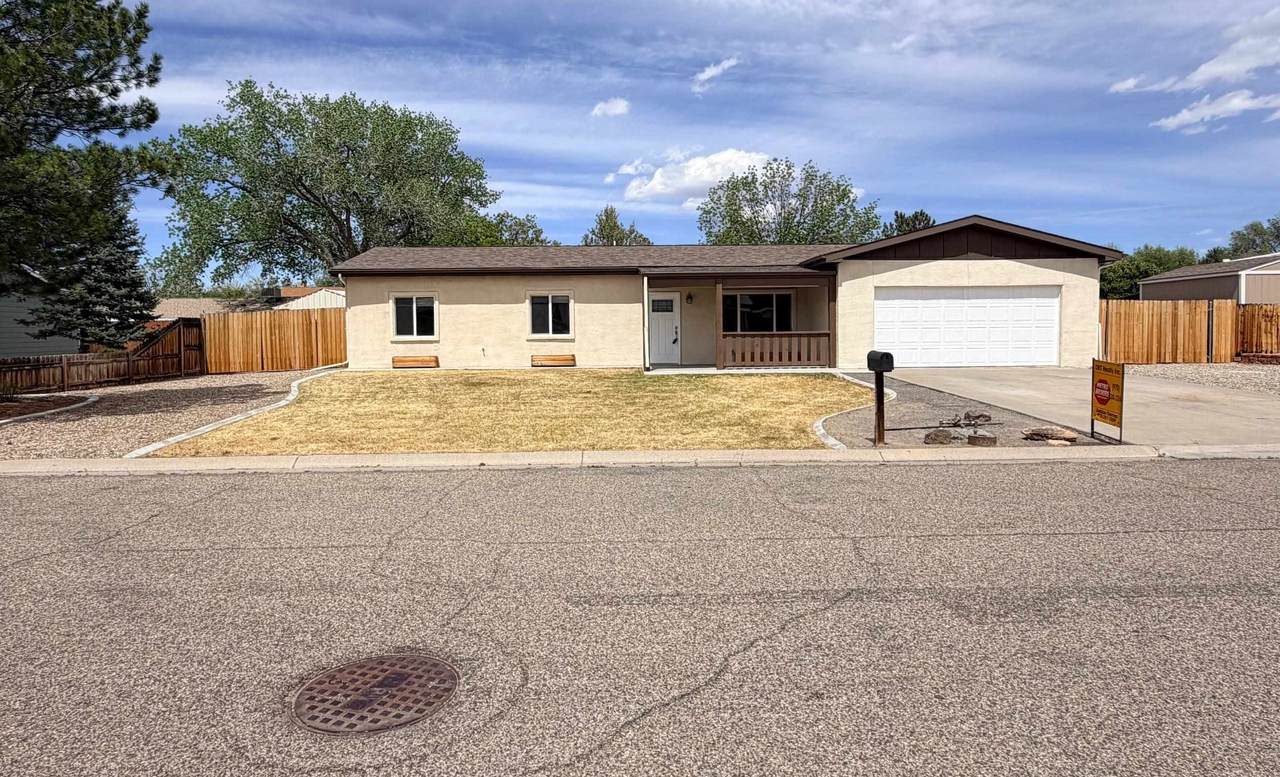 2880 Caboose Avenue - Photo 1