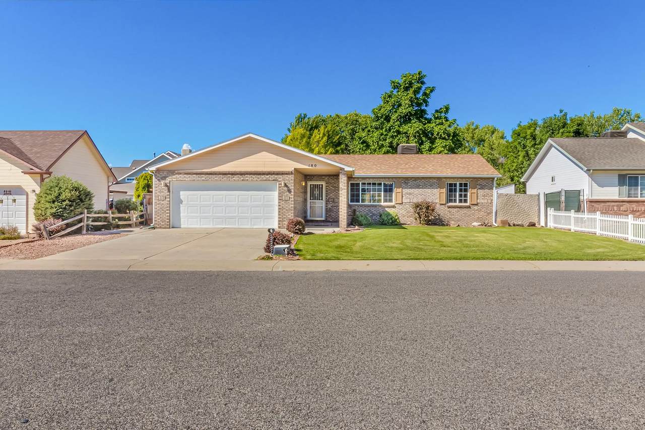180 Applewood Drive - Photo 1