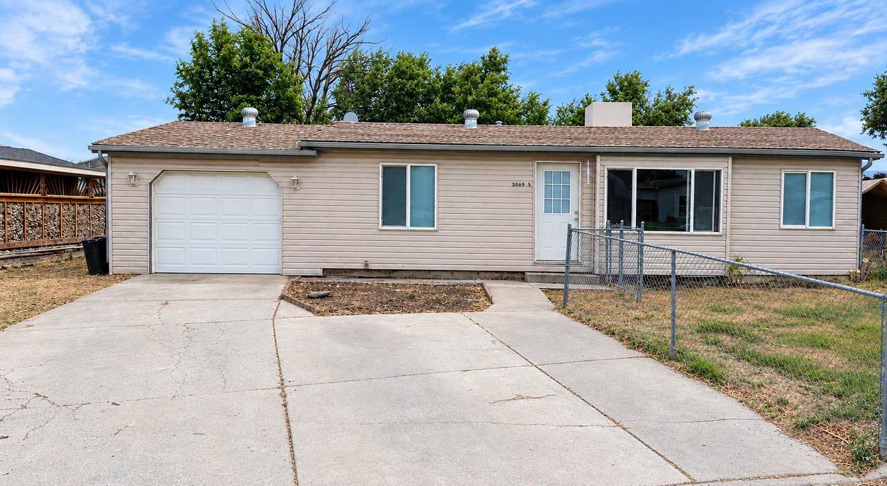 3069 1/2 Grosbeak Court - Photo 1