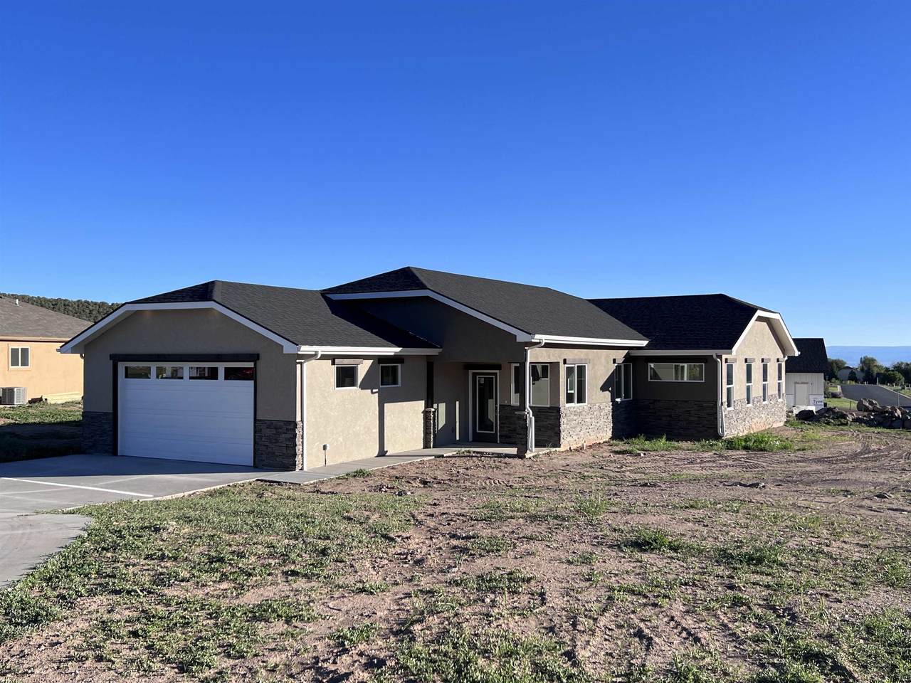 305 Sandstone Court - Photo 1