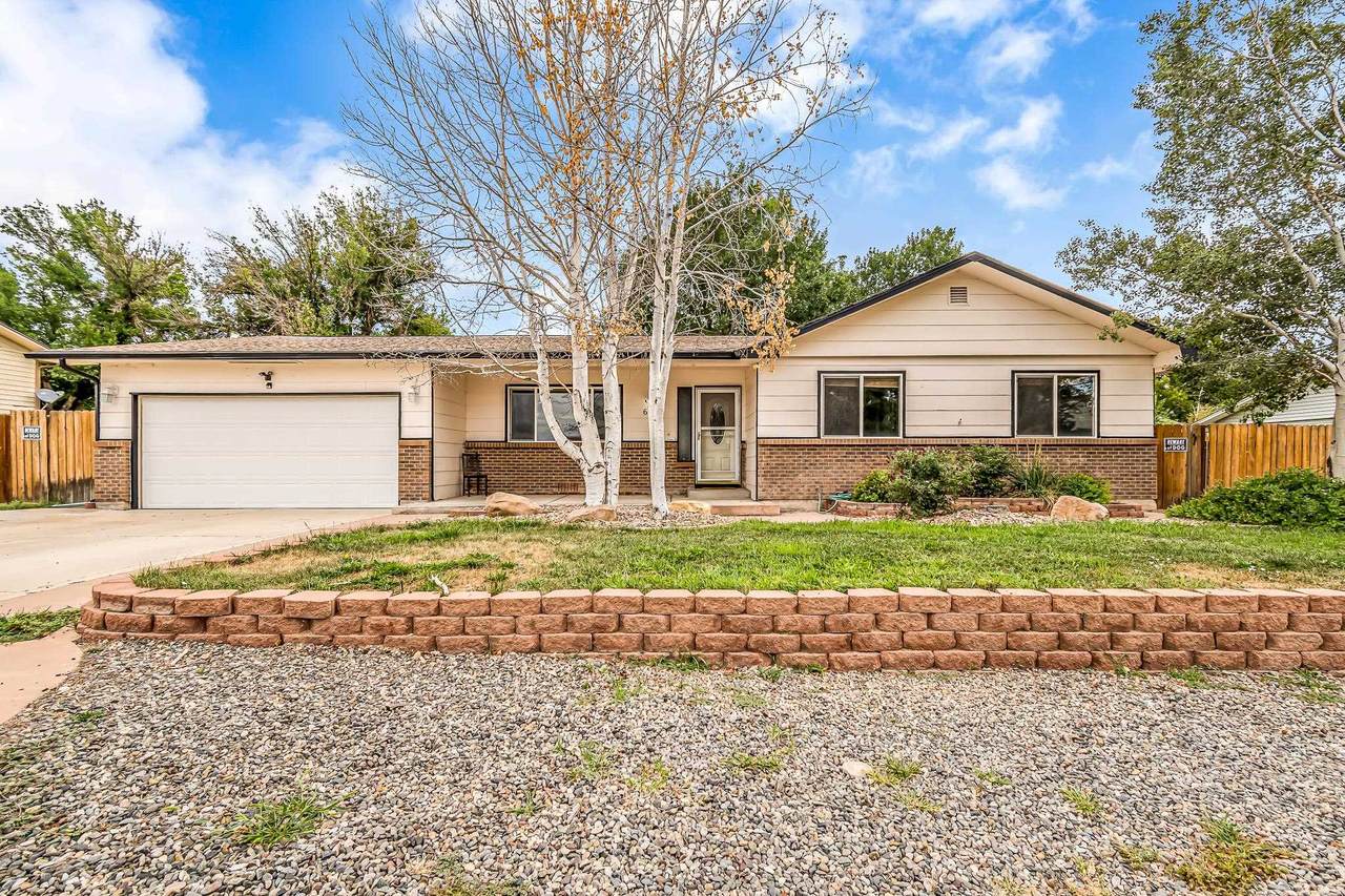 622 Hudsons Bay Drive - Photo 1
