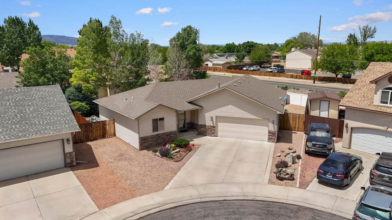 247 Silverton Court - Photo 1