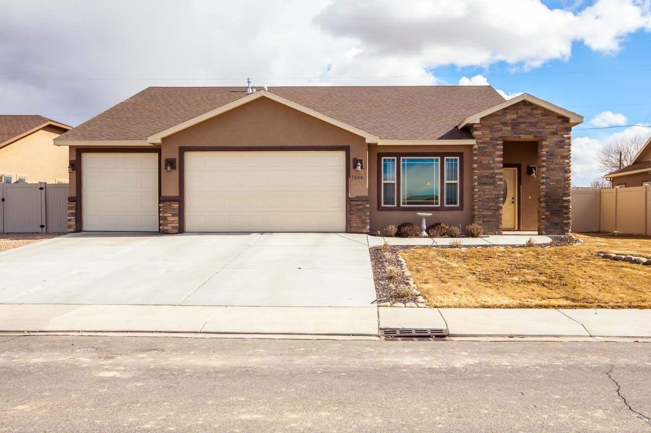 1008 Echo Canyon Street - Photo 1
