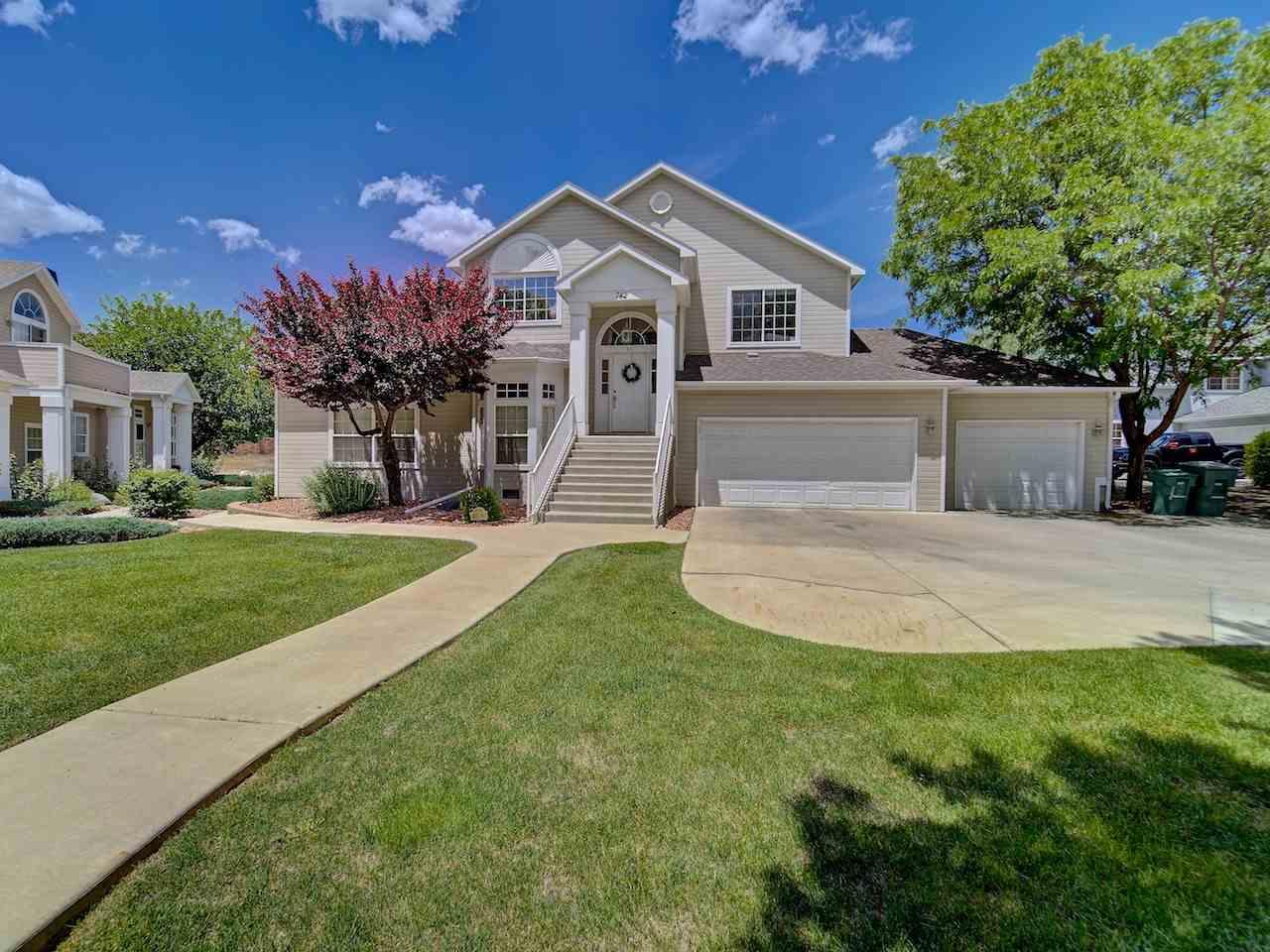 742 Glen Court - Photo 1