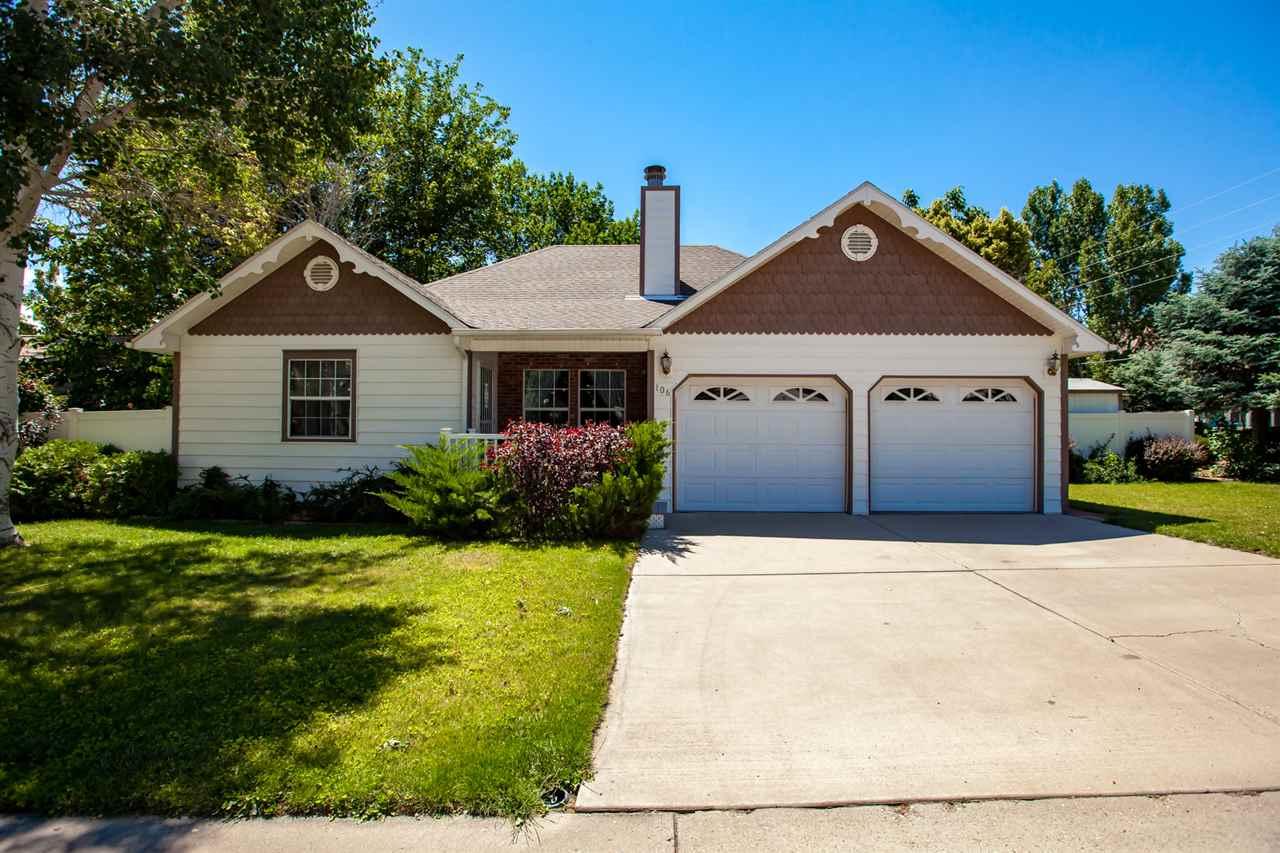 106 Sunset Circle - Photo 1
