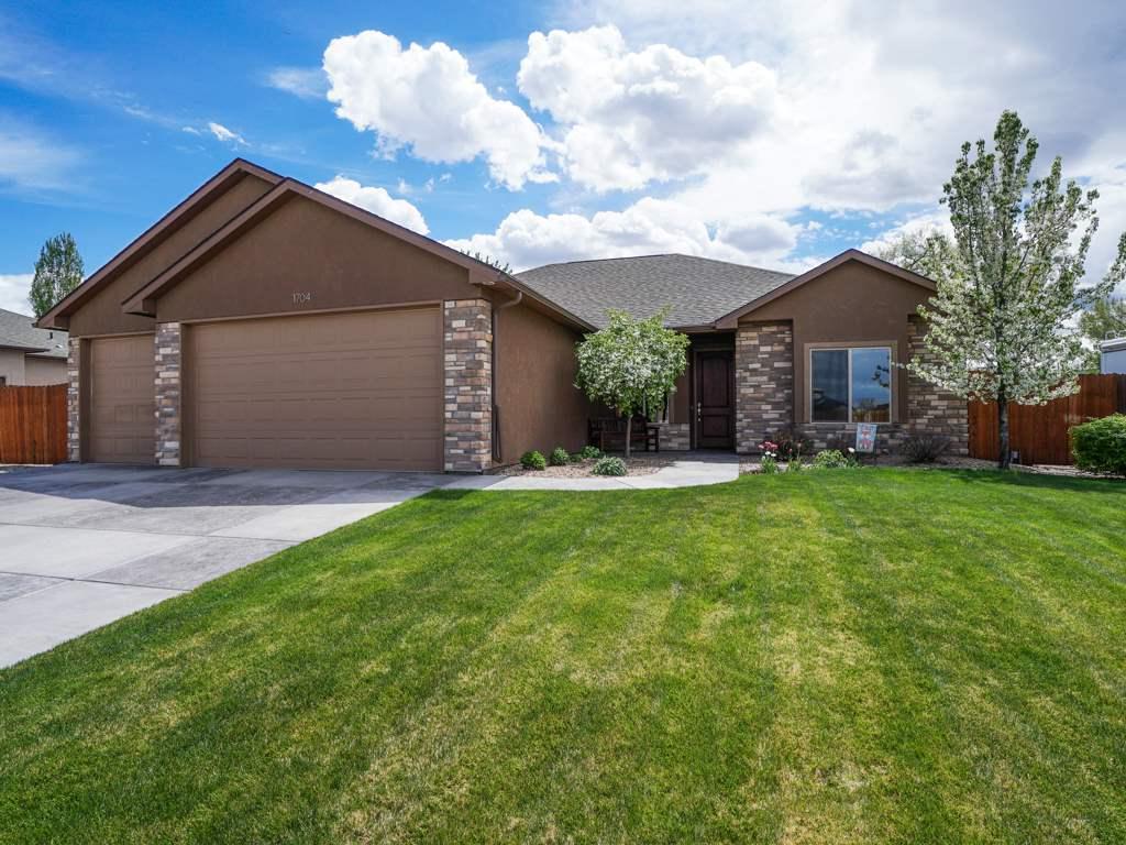 1704 Powis Lane - Photo 1