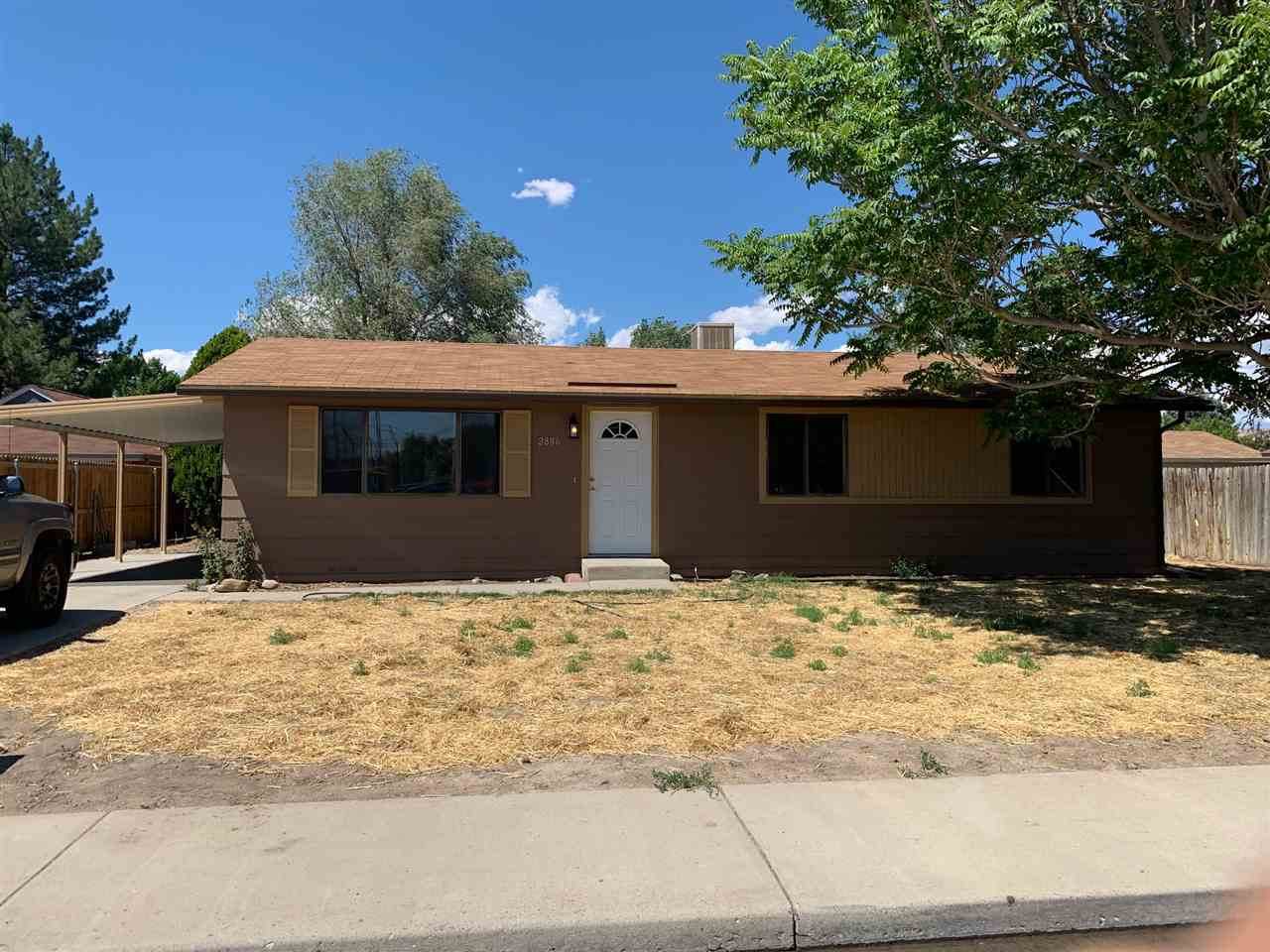 2886 Elm Avenue - Photo 1