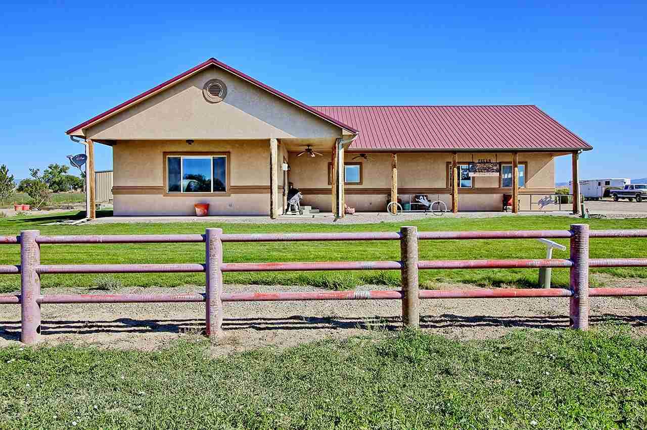 748 R Road - Photo 1