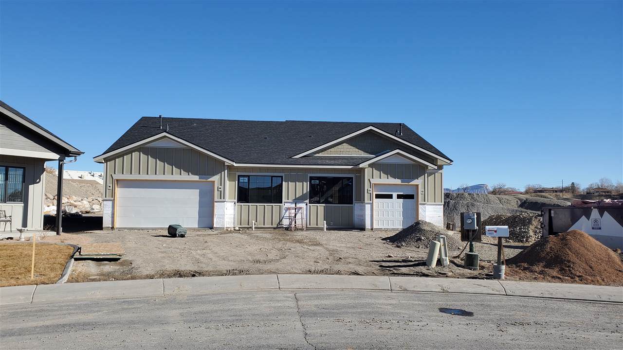 1880 Wellington Avenue - Photo 1