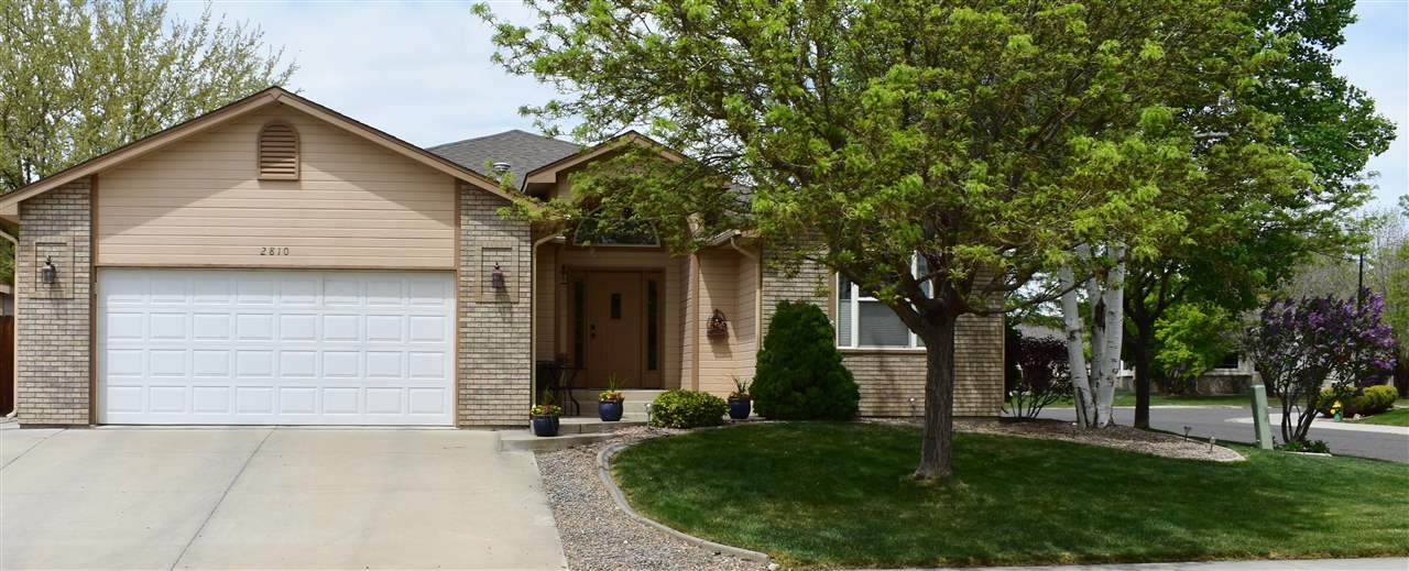 2810 Grand View Circle - Photo 1