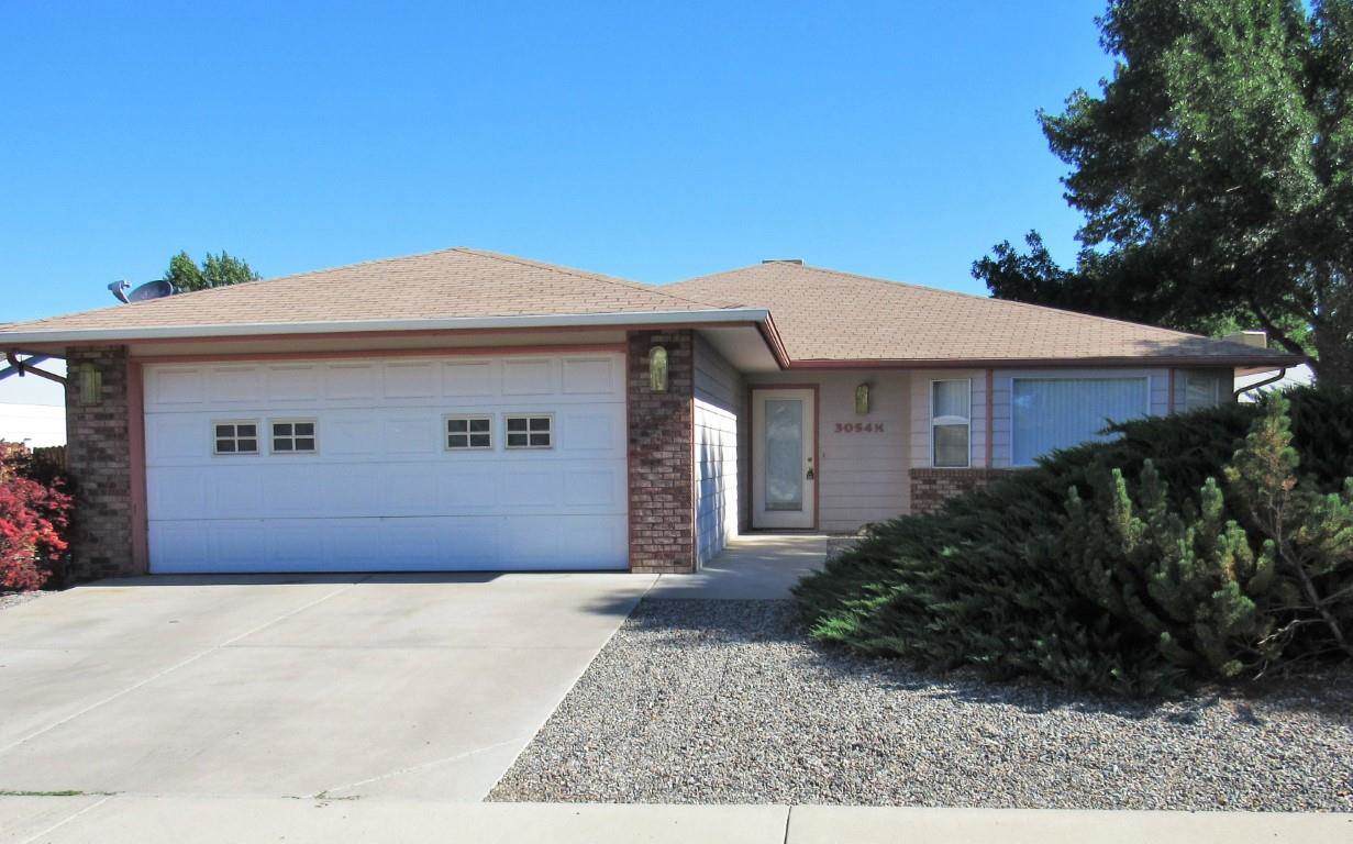 3054 1/2 Camelot Place - Photo 1