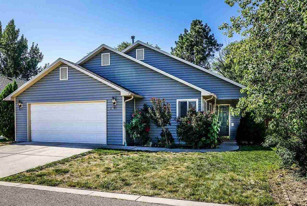2977 Emerald Circle - Photo 1