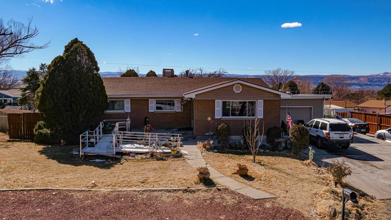 715 Ash Drive - Photo 1