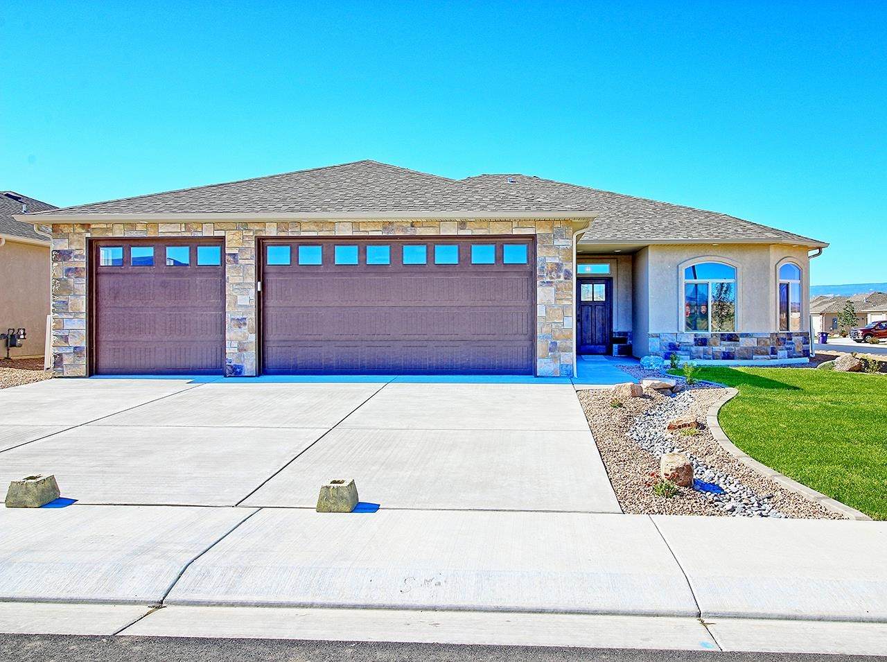 687 Strathearn Drive - Photo 1