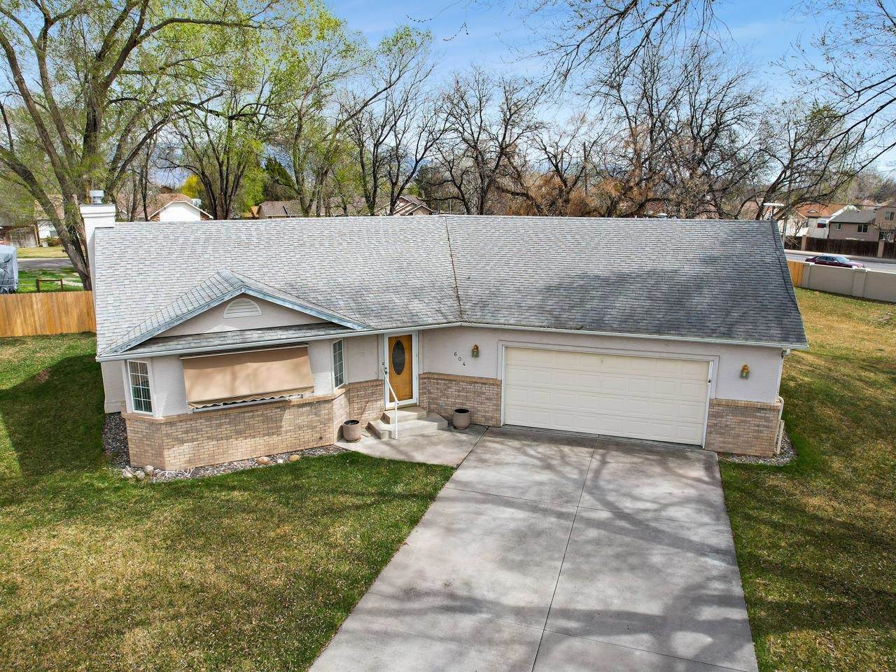 604 Shadowbrook Drive - Photo 1