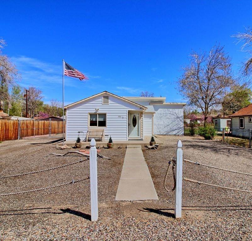2906 1/2 Sandra Avenue - Photo 1