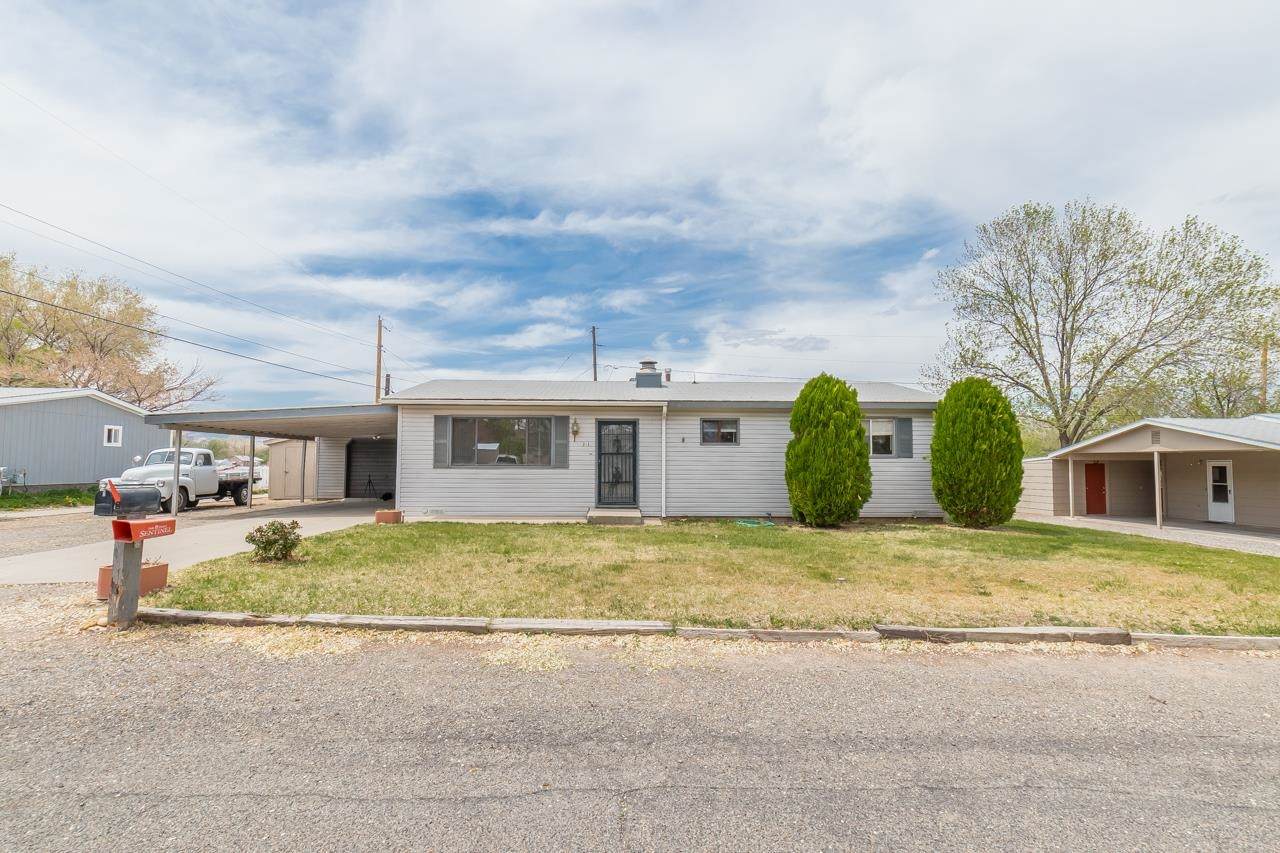 315 Acoma Drive - Photo 1