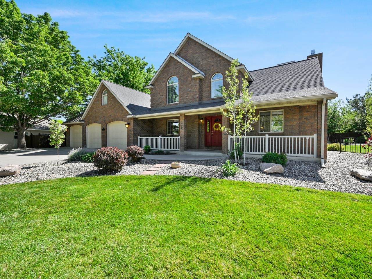 670 Crescent Court - Photo 1