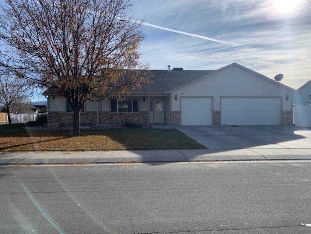 702 Suncrest Drive - Photo 1