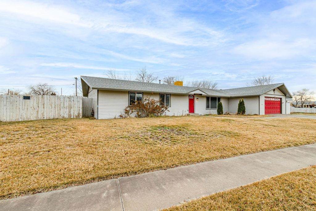 256 Parkview Drive - Photo 1