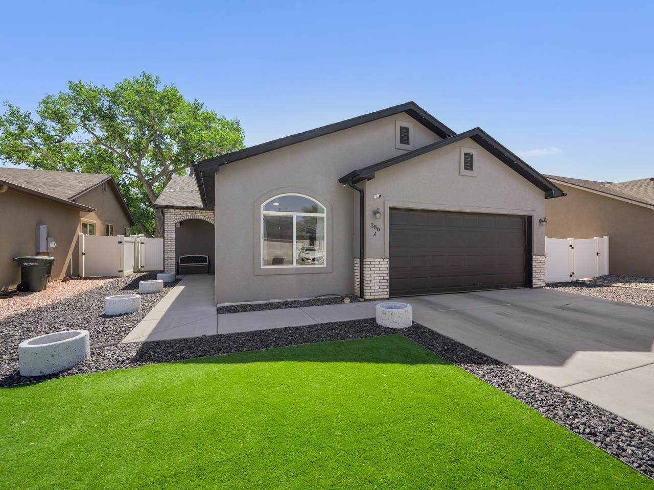 386 Sage Way - Photo 1