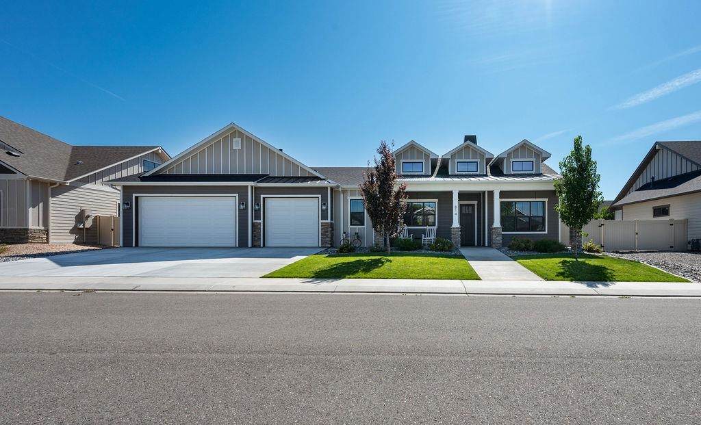 814 Red Apple Road - Photo 1