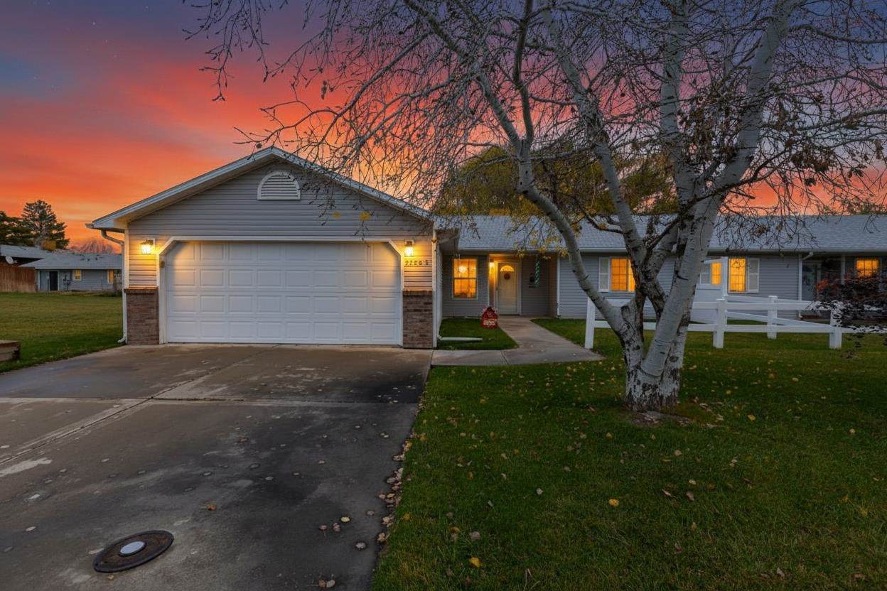 570 1/2 Villa Street - Photo 1