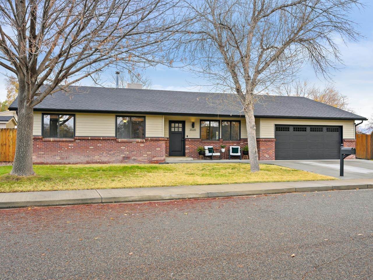 2020 Barberry Avenue - Photo 1