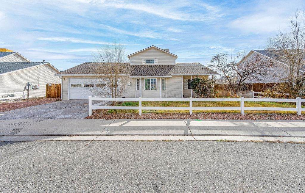 3229 Golden Sun Avenue - Photo 1